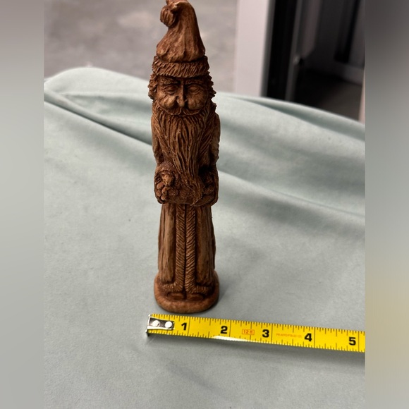 Resin wood toned carved Santa. Great detail! About 7.5 inches tall! - Picture 5 of 7